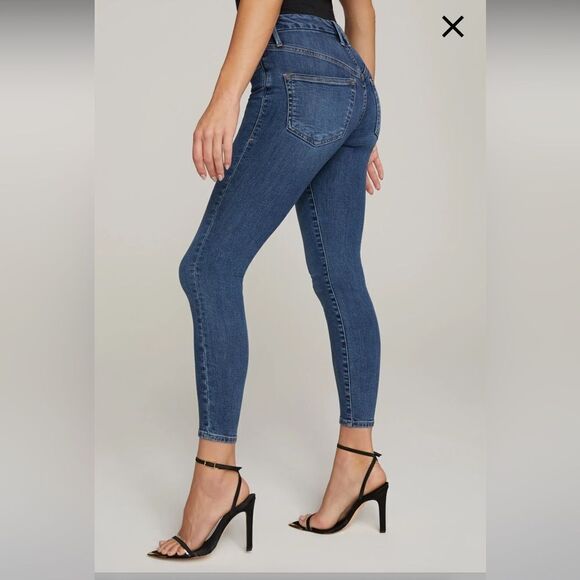 Good American Good Legs Crop Jeans - Picture 3 of 6
